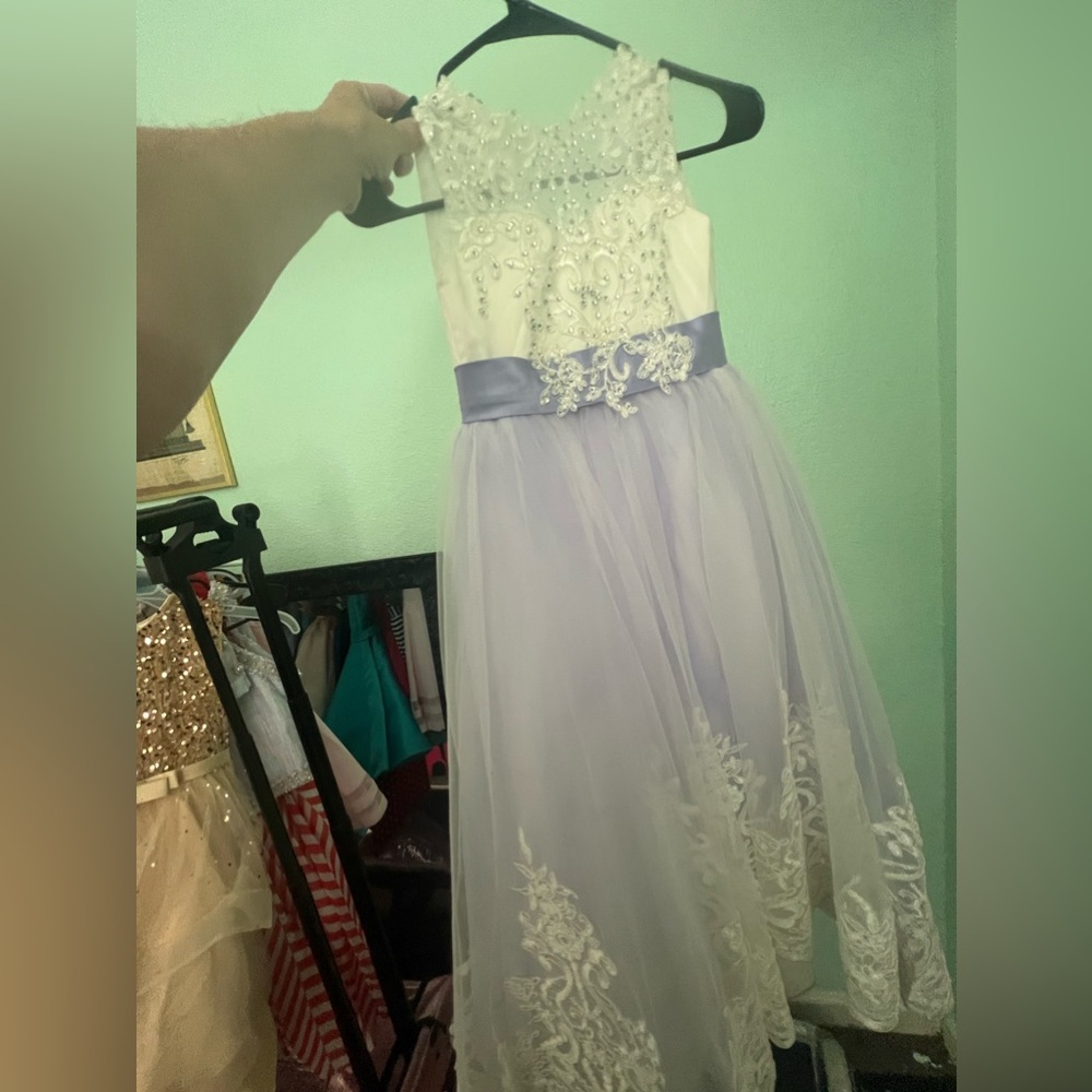 Size 4/5 worn one time to Daddy/Daughter dance